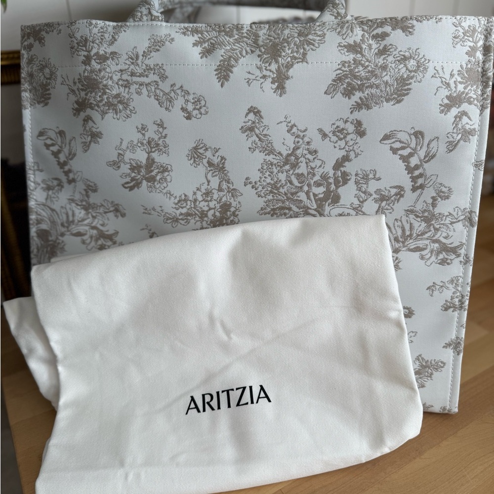 Aritzia Tote - Picture 4 of 4